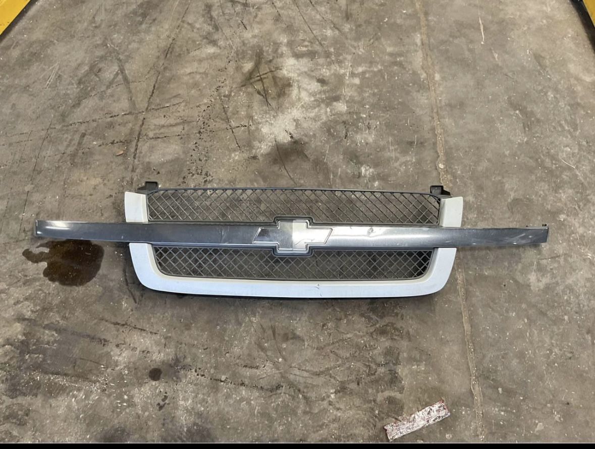 03-07 Chevy Silverado front grille