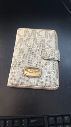 Michael Kors Original PASSPORT WALLET