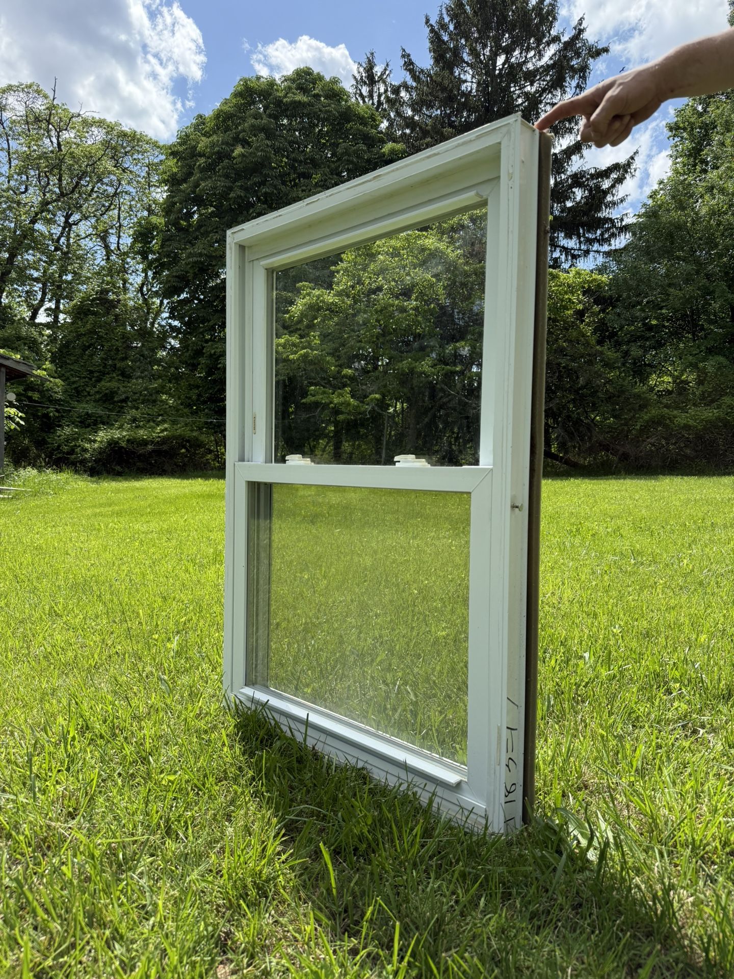 Double Pane Vinyl Windows With Screens (Different Dimensions Available)