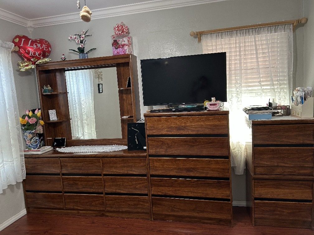 3 Piece Dresser Set With Detachable Mirror