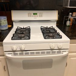 Oven and fridge 