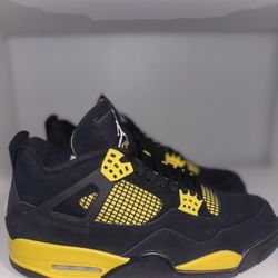 Air Jordan 4 Thunder 