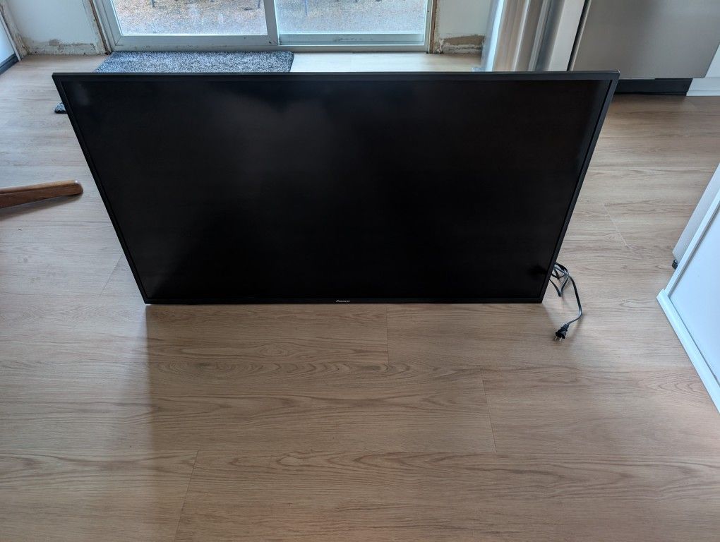 Like New! 50" Insignia 4K UHD Smart TV (2023 Model) with Wall Mount!