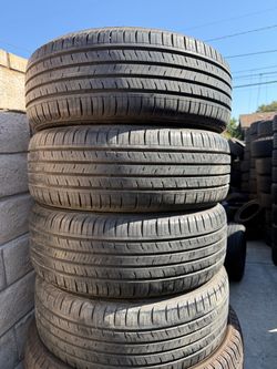 215/60r16 Kuhmo tires en excelentes condiciones de vida las 4