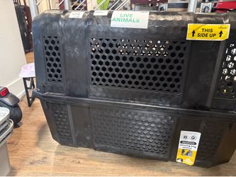 Dog kennel medium airline approved like new
