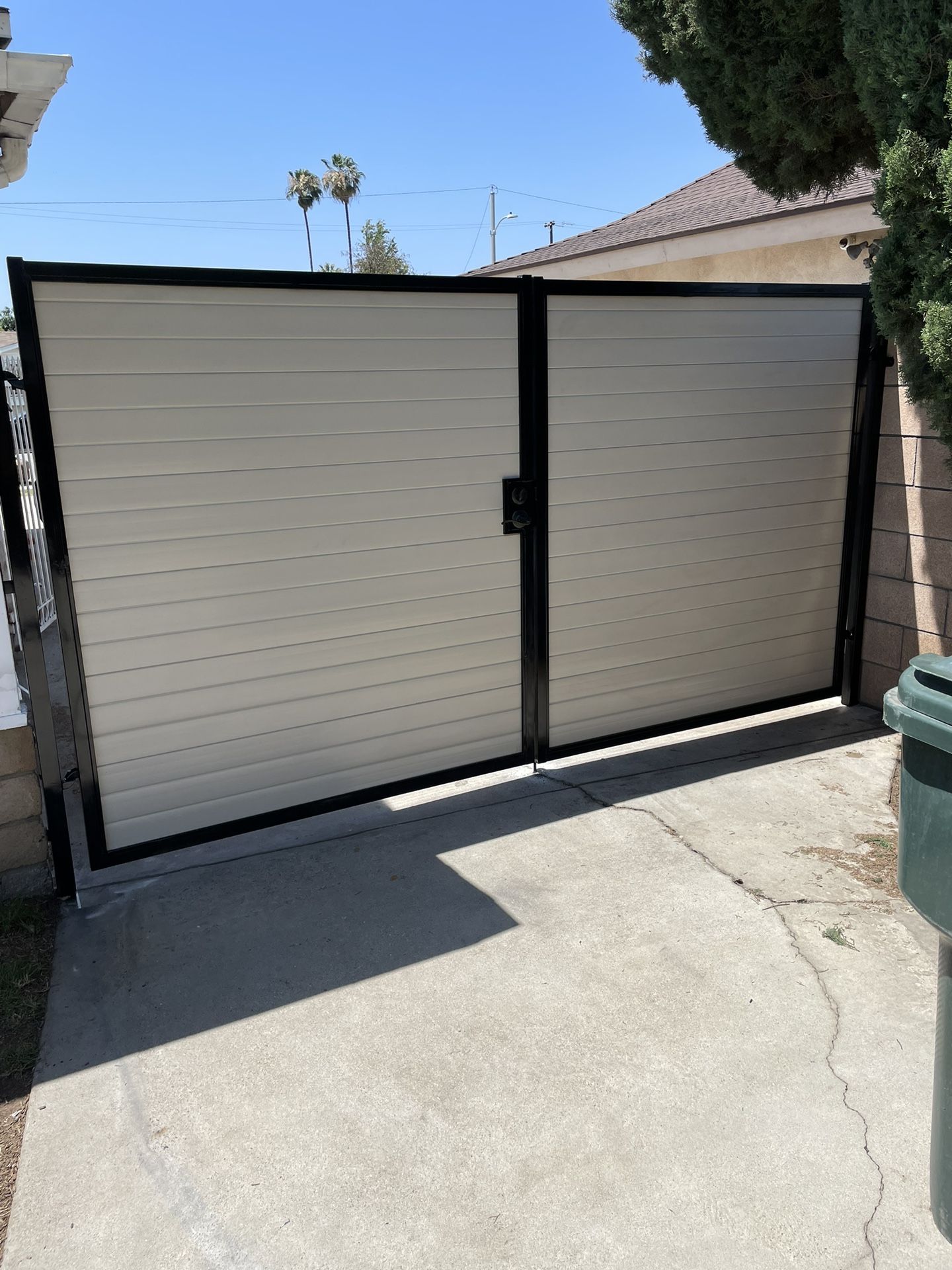 Vinyl Gate And Fence