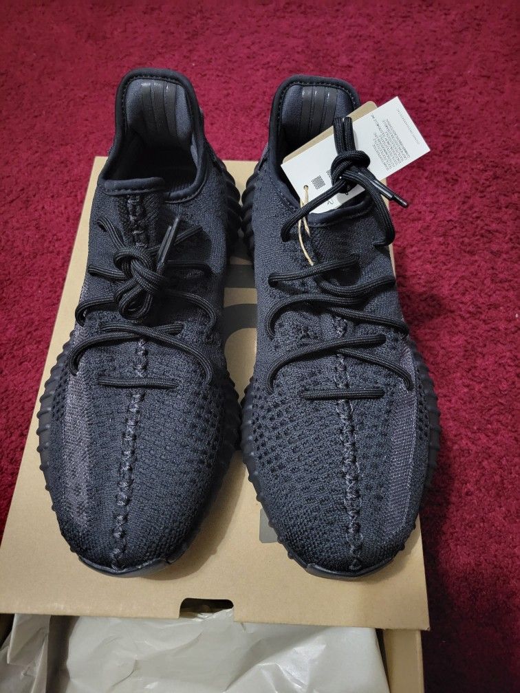 YEEZY 350 V2 OYNX SIZE 10