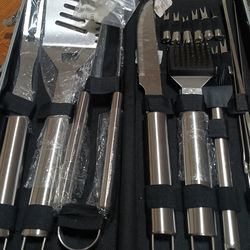 Grill set with gloves