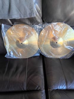Beginner's 13" hi hats (top/bottom).