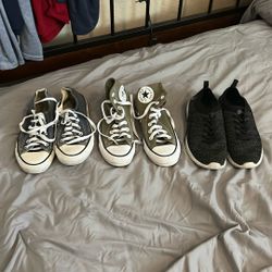 Dos pares  de tenis converse All star , usados , pero todavía husables ,