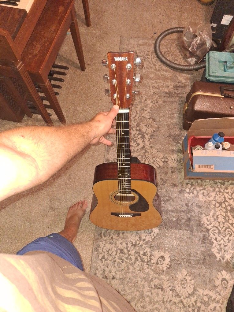 Yamaha 6 String Guitar ( FD01S)