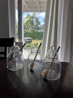 Bee honey comb glass canisters & pleated table runners