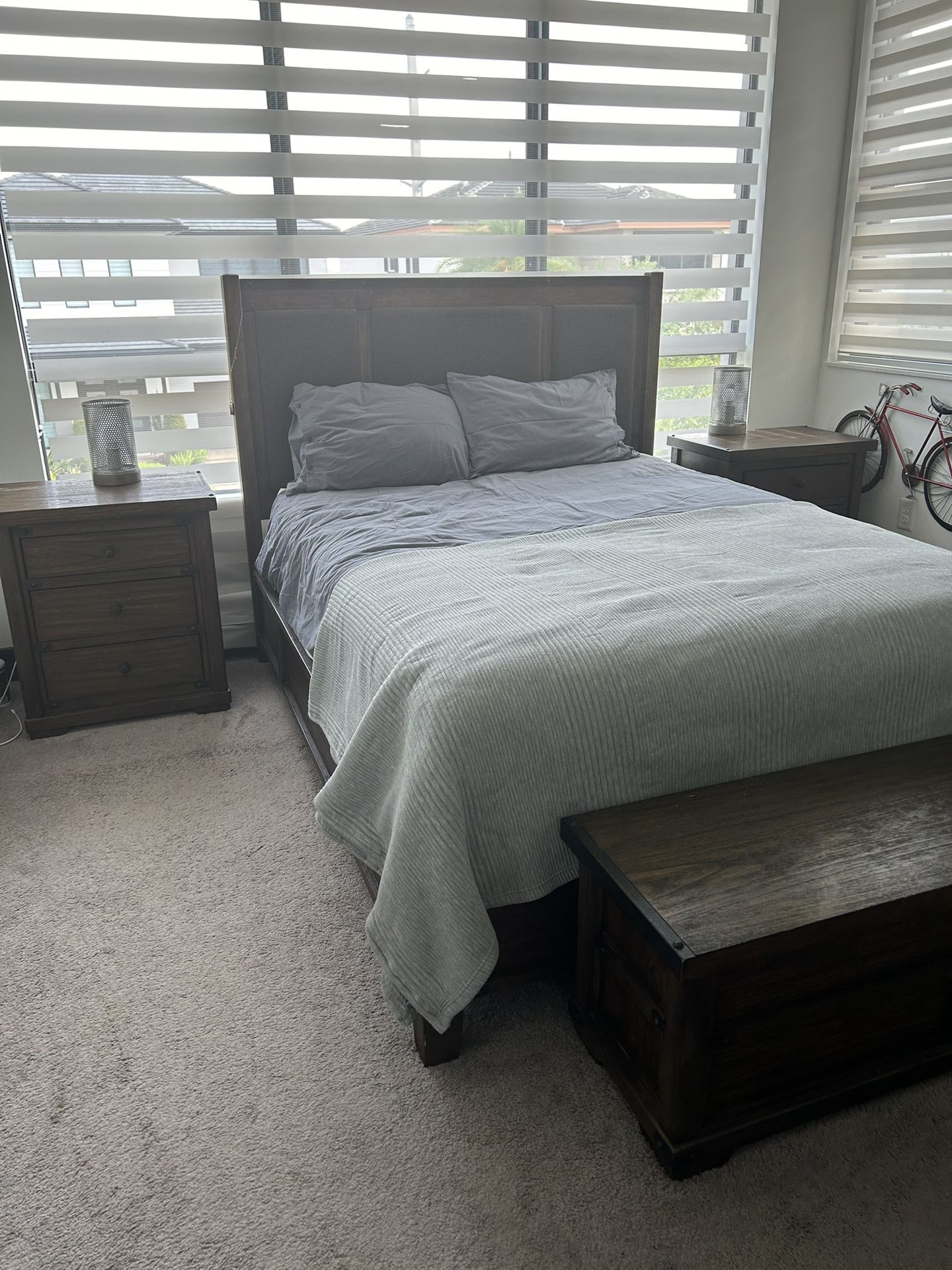  Queen Bedroom Set And Brand New King Size Sheets
