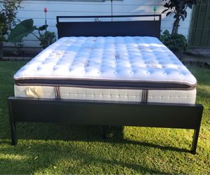 Beautiful Queen bed with good mattress