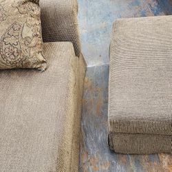 Free Deliver Day Lounger Bed Chsir With Ottoman Too!