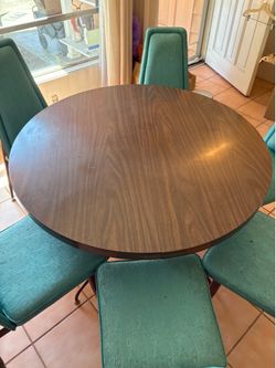 Round Walter of Wabash Extendable Dining Room Table