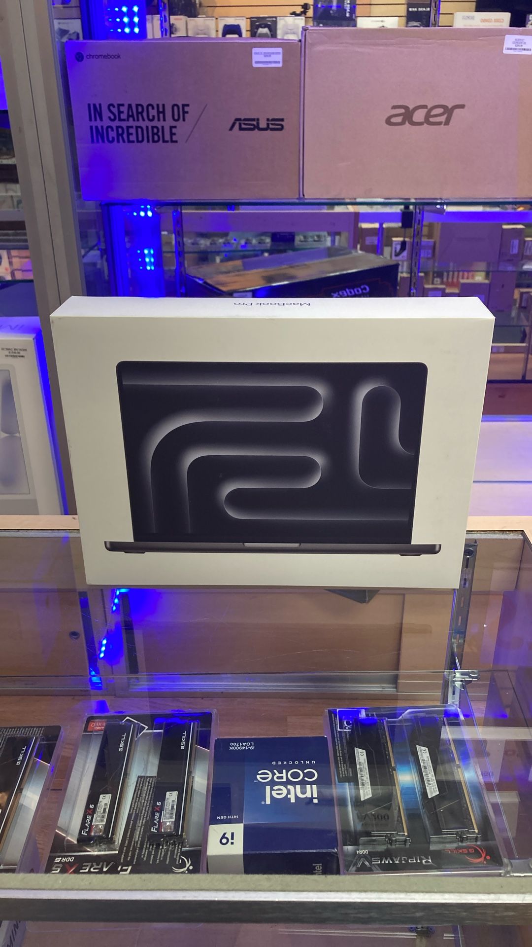 Apple 14β MacBook Pro M5 32GB RAM 1TB SSD