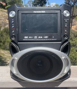 Karaoke USA GF829 DVD CDG MP3G All-In-One Media Player Karaoke Machine 7" Screen