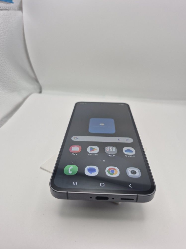 Samsung galaxy S24 FE, AT&T /Cricket, 128 gigabytes, Black color, in Great condition, Clean IMEI,No locks, no scratches, ready to use.