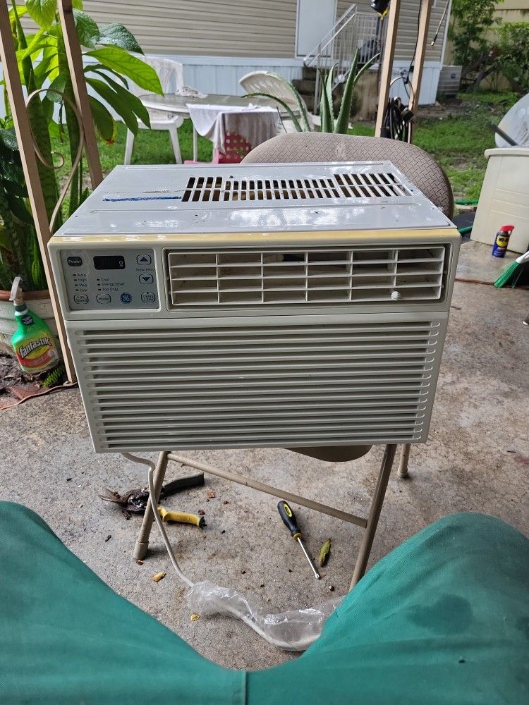 G/E Window Ac  6400 BTU, Perfect Condition 