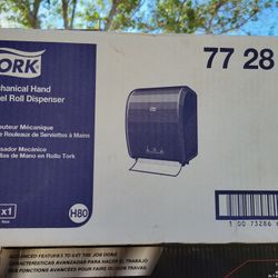Tork Mechanicle Towel Dispenser