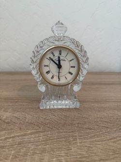 Vintage Antique Ornate Crystal Clock Pedestal Laurel Wreath Quartz