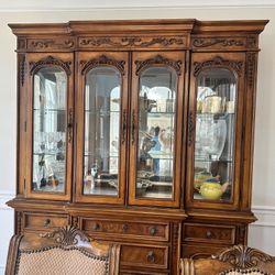 Broyhill Dining Table Set W/ Curio And Hutch