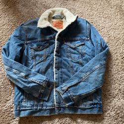Sherpa lined Levi’s jean jacket M