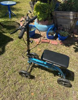 KneeRover Knee Walker Adjustable, Foldable, Metallic Blue Very Good Condition