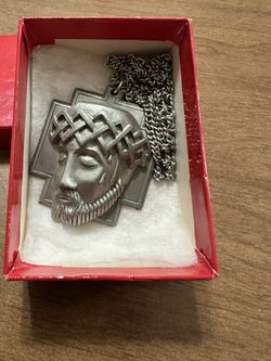 Cathedral Pewter Christ Head And Chain