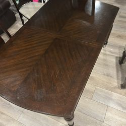 OBO Dining Table. Set of 8 Chairs 