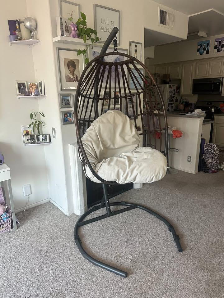 Hanging Egg Chair – Great Condition! Must Go!