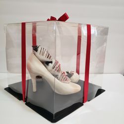 Chocolate Heel And Strawberries 