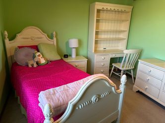 Child’s bedroom set