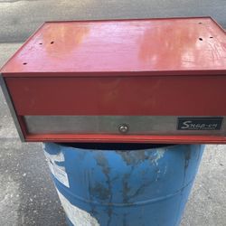 Snap On.       Middle Box