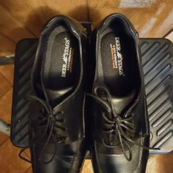 MENS DRESS OR CASUAL SHOES. LIKE NEW.