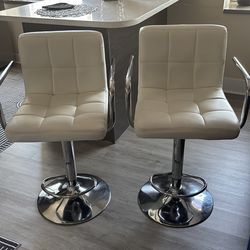 Set of 2 white bar stools