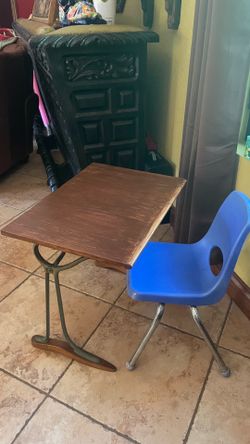 Kids Desk $100.00 CASH, TEXT FOR PRICES