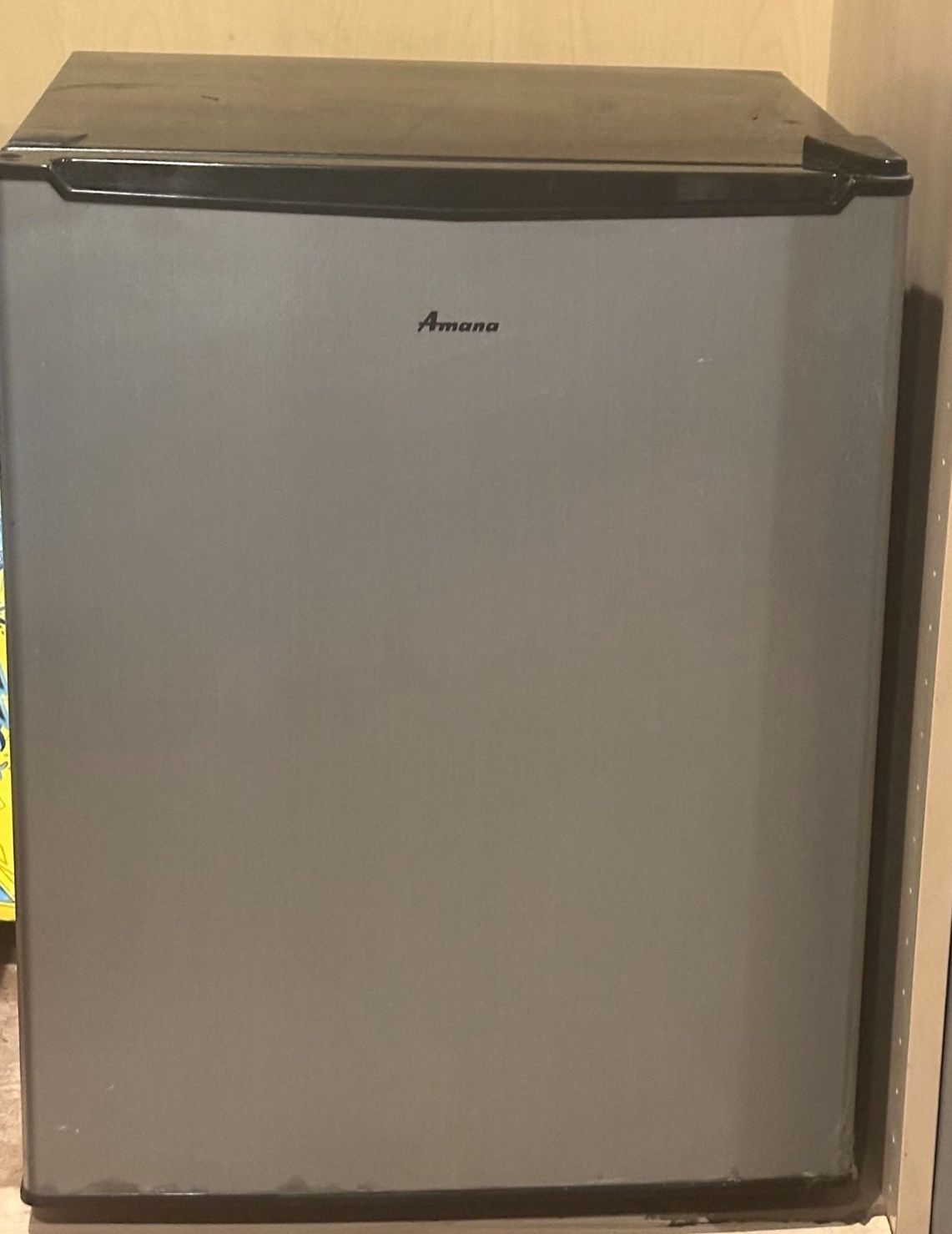 Mini Fridge Q