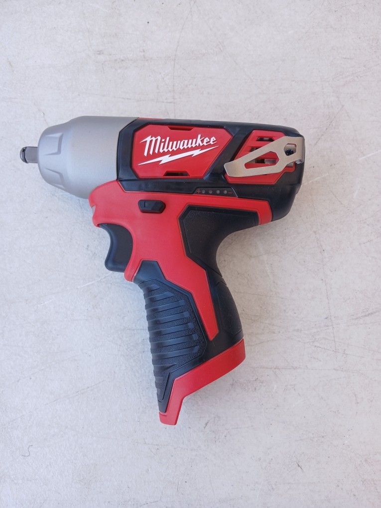 impacto Milwaukke 12v Para Dados De Tres Otavos Soló Herramienta