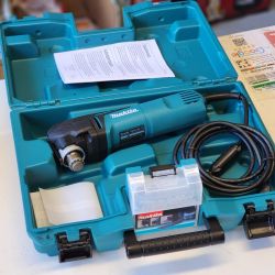Makita  3 Amp Corded Variable Speed Oscillating Multi-Tool Kit