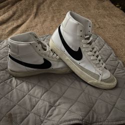 White And Black Nikes Size 9