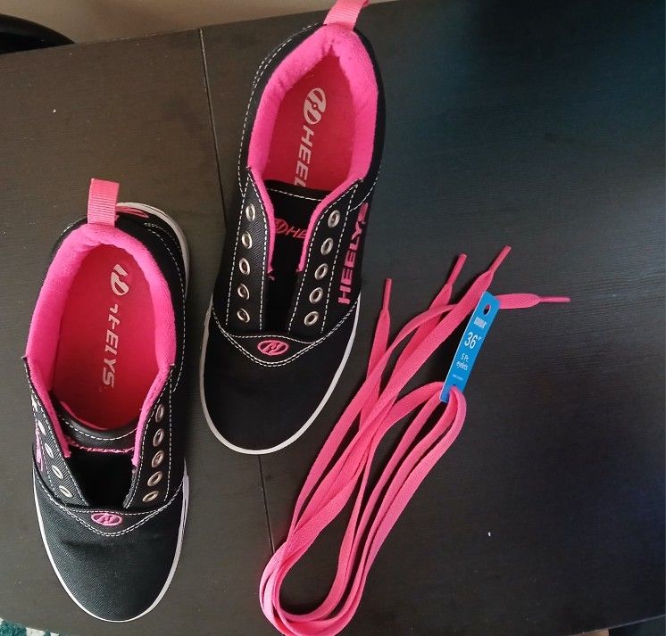 Heelys Youth Tennis Shoes