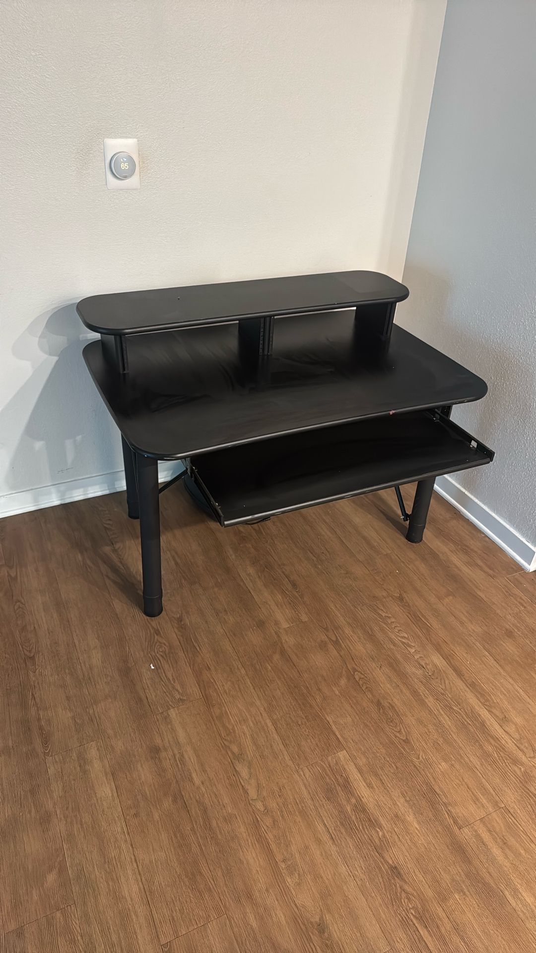 Durable Multilevel desk