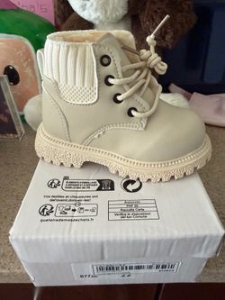 Beige boots