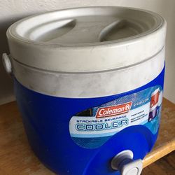 coleman 2 gallon stackable beverage cooler