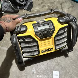 Dewalt Stereo With Battery No Charger 