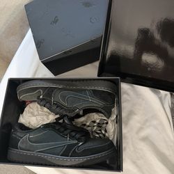 Jordan 1 Travis scott