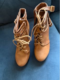 Shoes for sale barely worn!!!!  Size 9