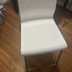 Set of 2 White High Top Chairs 